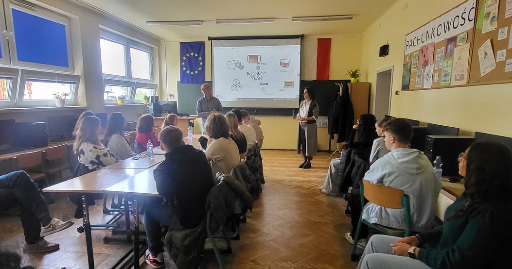Młoda makrela zakłada swoje przedsięwzięcia biznesowe w Polsce