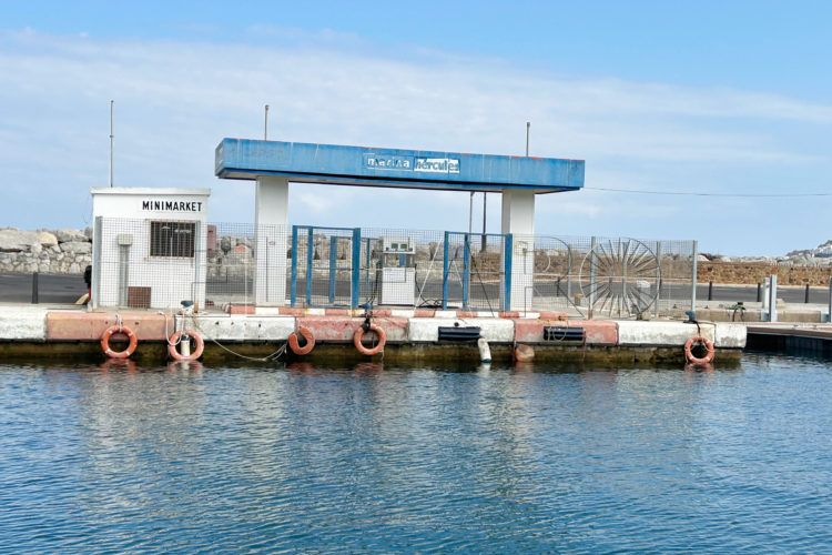 vieja-gasolinera-puerto-deportivo