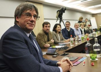 Catalonia's exiled former leader and MEP Carles Puigdemont attends a meeting in Brussels, on November 2, 2023. (Photo by François WALSCHAERTS / AFP)