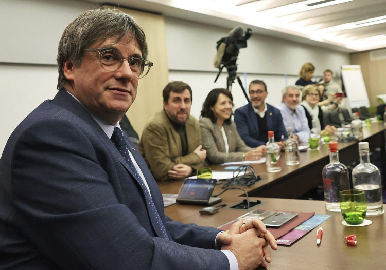 Catalonia's exiled former leader and MEP Carles Puigdemont attends a meeting in Brussels, on November 2, 2023. (Photo by François WALSCHAERTS / AFP)