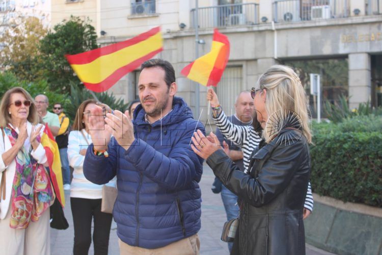 concentracion-sede-psoe-vox-amnistia-15