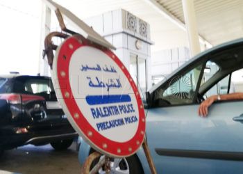 frontera-marruecos-coche-control-agentes