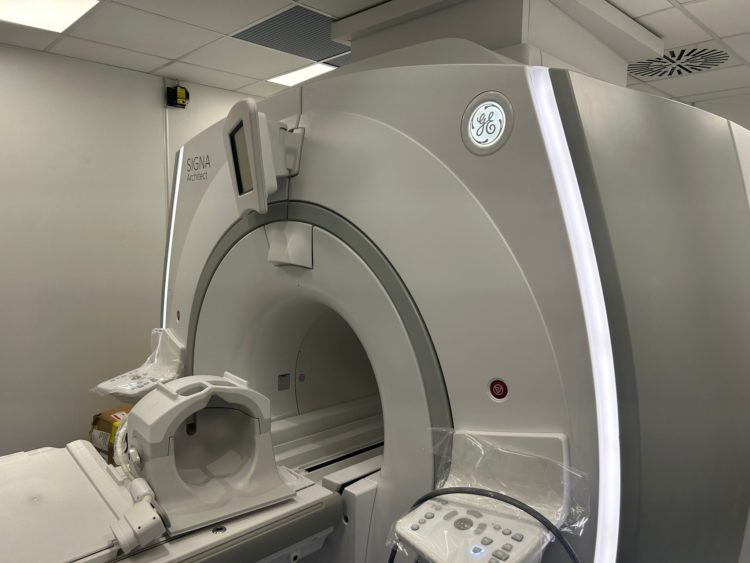 inauguracion-nueva-resonancia-magnetica-hospital-7