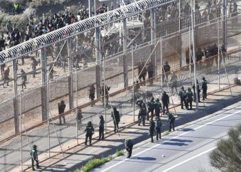 intento-entrada-inmigrantes-valla-guardia-civil