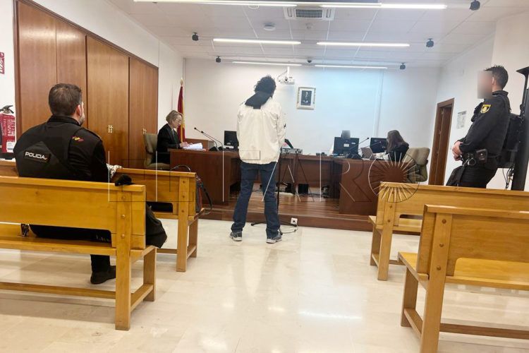 ladron-robo-fuerza-local-kiko-paseo-revellin