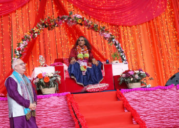 ramchandani-recibe-maestro-hindu-swami-vishwananda-2