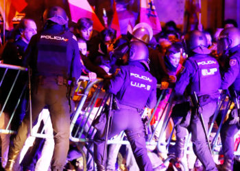 tension-manifestacion-policia-nacional