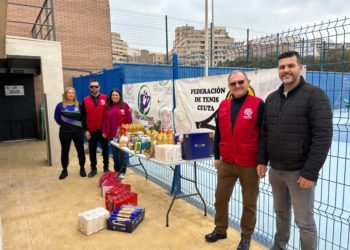 federacion-tenis-dona-caritas-alimentos-001
