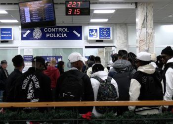 inmigrantes-salida-ceti-peninsula-25