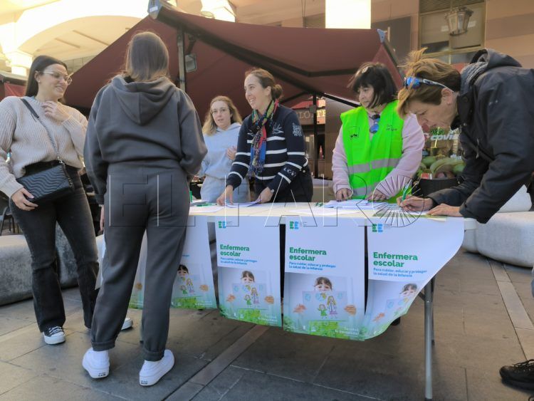 recogida-firmas-satse-enfermeras-escolares-5