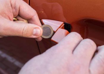 truco-moneda-robar-coches