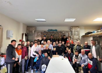 costaleros-virgen-soledad-hermandad-santo-entierro