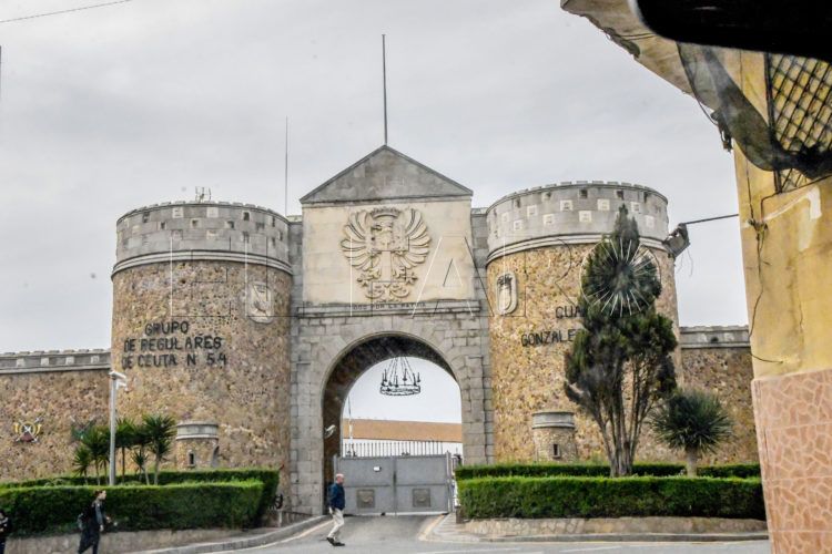 cuartel-gonzalez-tablas-regulares-sin-bandera