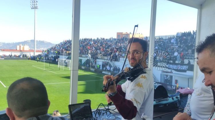 cuver-violin-anima-murube-partido-malaga-ceuta-001