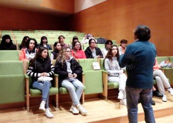 pepe-barroso-comparte-exposicion-retrospectiva-alumnos-escuela-arte-11