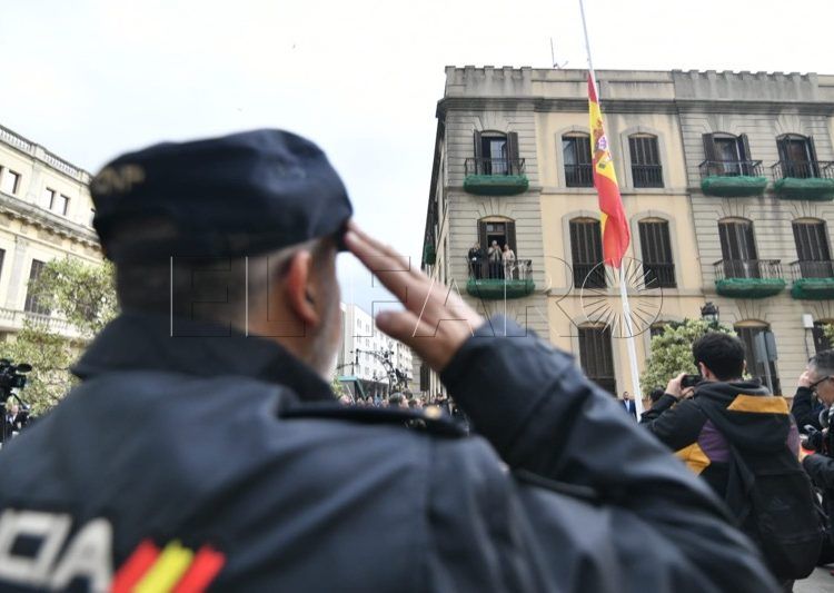 La Policía Nacional Celebra Sus 200 Años Con Un Izado De Bandera