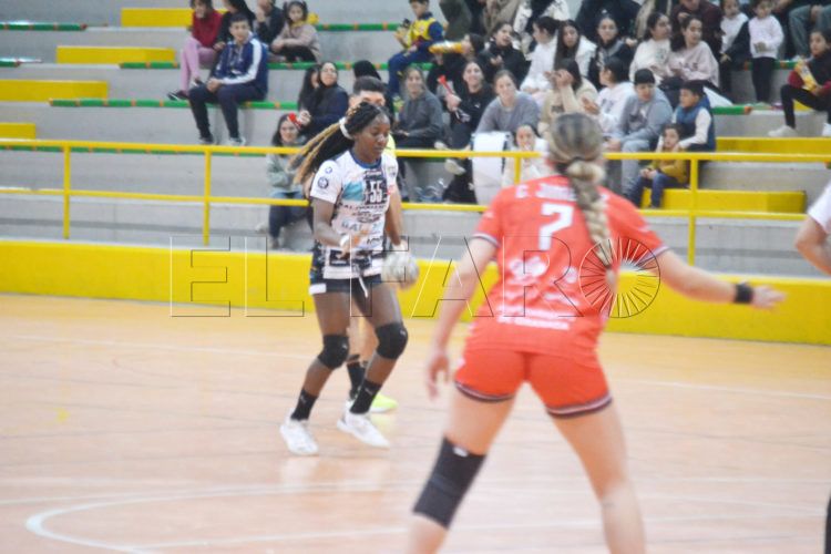 bm-estudiantes-afronta-duelo-clave-salvacion-balonmano