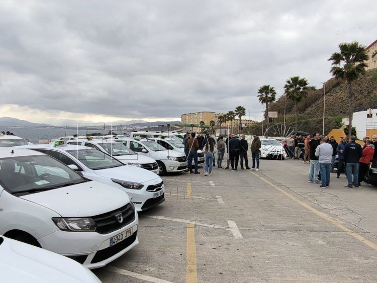 concentracion-taxis-denunciar-instrusismo-piratas-explanada-chorrillo-6