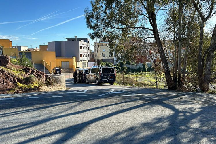 empresa-alumbrado-policia-luchan-enganches-ilegales