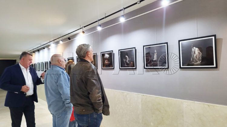 exposicion-asociacion-miradas-habitacion-oscura-3