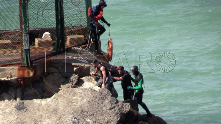 fotos-inmigrantes-exhaustos-algunos-mordidos-perros-rescates-geas-017