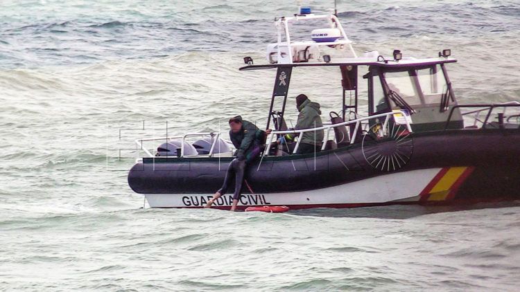 guardia-civil-rescata-inmigrante-mar