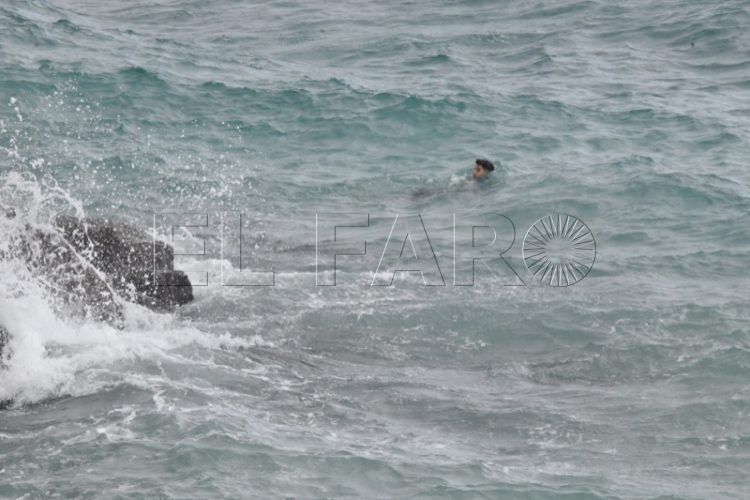 inaccion-marruecos-inmigrantes-cruzan-nado-silencio-oficial-019