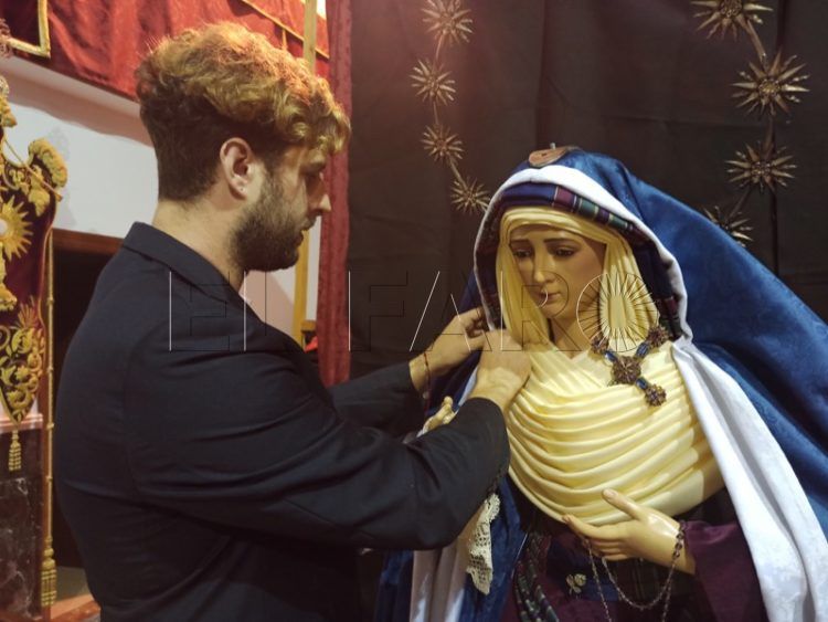 juan-manuel-puig-gusta-vestir-virgenes-devocion-002