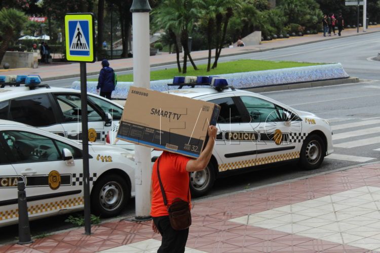 vendedor-comercial-television-repartidor