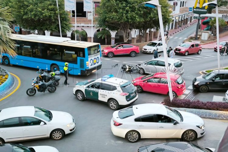 accidente-moto-coche-rotonda-poblado-marinero-2