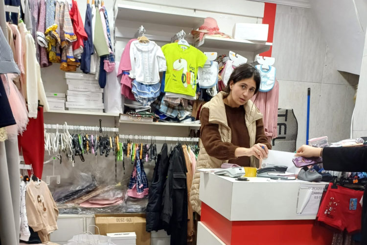 campana-solidaria-ropa-menores-ong-cruz-blanca