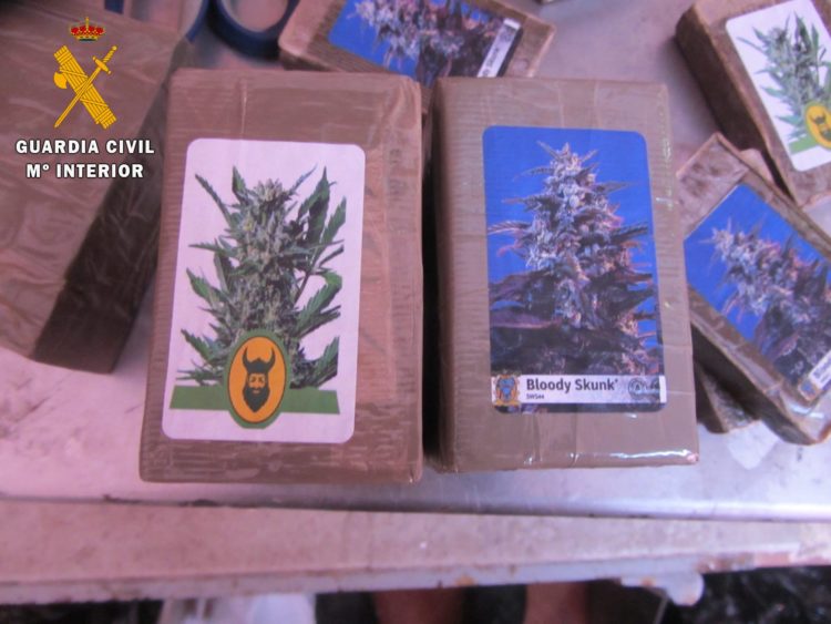 hachis-intervenido-vehiculo-control-guardia-civil