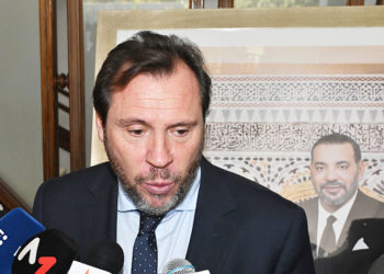 ministro-transportes-espanol-visita-empresa-buses-tanger