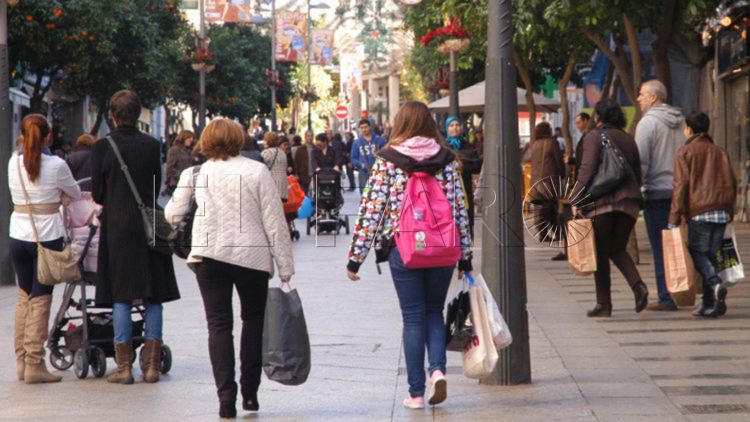 gente-compras-rebajas-paseo-revellin