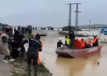 inundaciones-devastadoras-barrios-aislados-rescates-fabrica-llamas