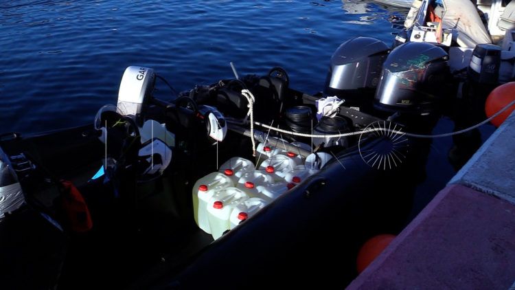 narcolancha-bidones-gasolina