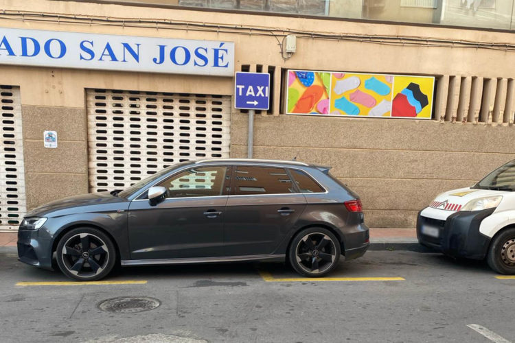 particulares-ocupando-parada-taxi-peleas-hadu-firmas