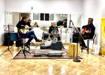 pasion-deporte-amor-guitarra-gimnasio-ushiro