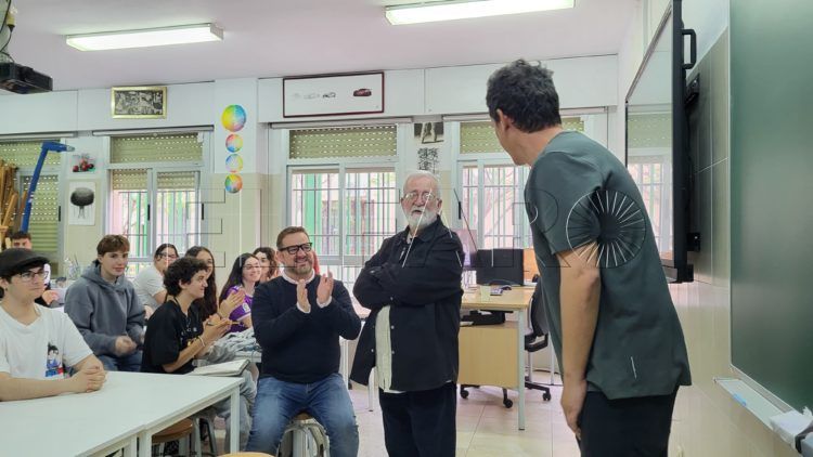 vicente-alvarez-visita-alumnos-escuela-arte-10