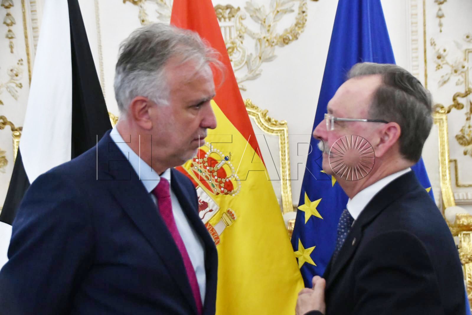 vivas-recibe-ministro-politica-territorial-angel-victor-torres-4