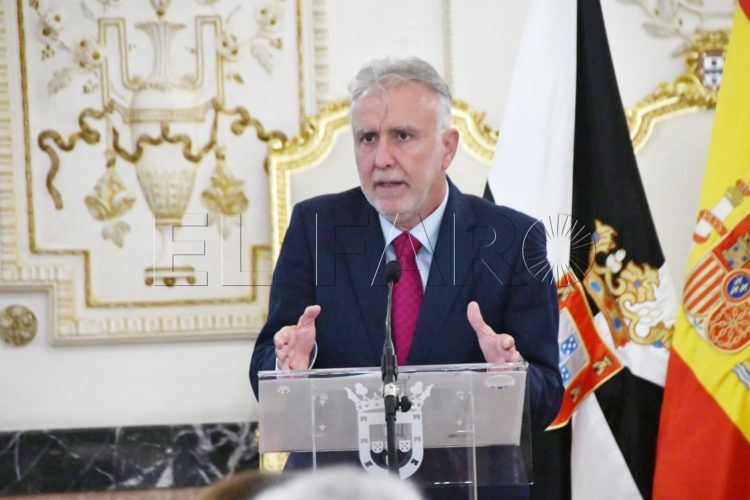 vivas-recibe-ministro-politica-territorial-angel-victor-torres-9