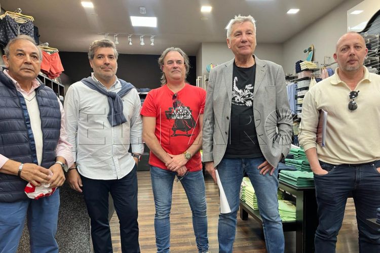 centro-comercial-abierto-entrega-iphone-sorteo-dia-madre