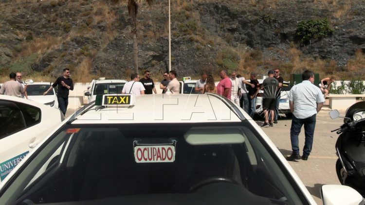 concentracion-taxis-apoyo-taxista-atracado-8