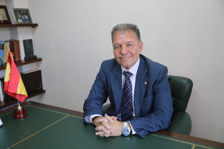 enrique-roviralta-reelegido-presidente-colegio-medicos-ceuta-2