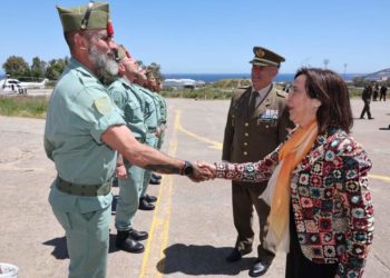 ministra-margarita-robles-felicita-legionarios-patrulla-tiro-5