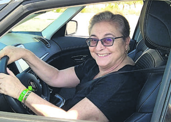 montserrat-abumalham-escritora-presenta-libro-feria-ceuta