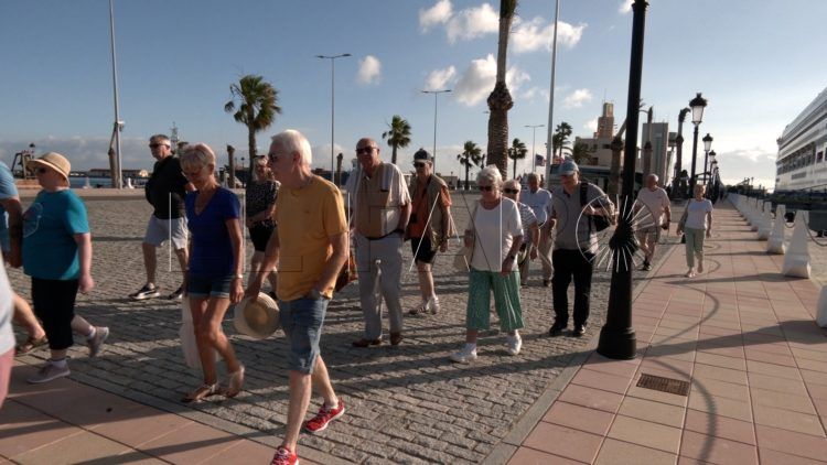 crucero-aurora-turistas-puerto-8