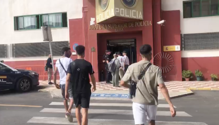 grupo-marroquies-atrapado-cita-asilo-020