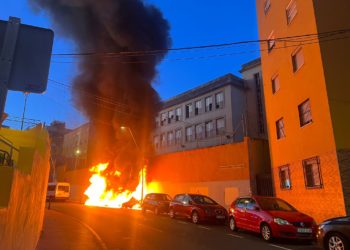 incendio-contenedores-farola-bomberos-bermudo-soriano-8