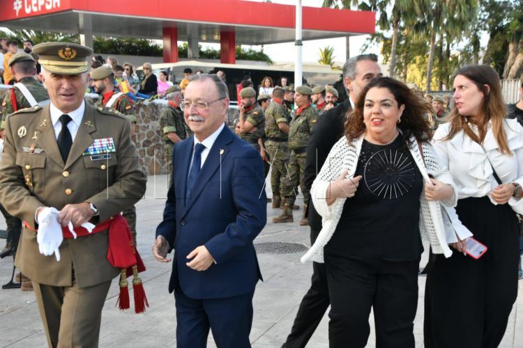 izado-bandera-honor-rey-felipe-murallas-reales-32